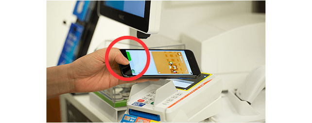 ②電子決済端末が光ったら、Touch IDに指を触れたままiPhone上部をしっかりかざす
